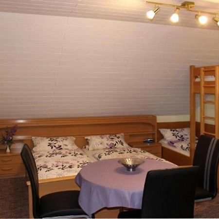 Gaeste-Haus Roesch Wiesent Bagian luar foto