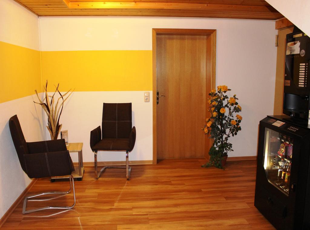 Gaeste-Haus Roesch Wiesent Bagian luar foto