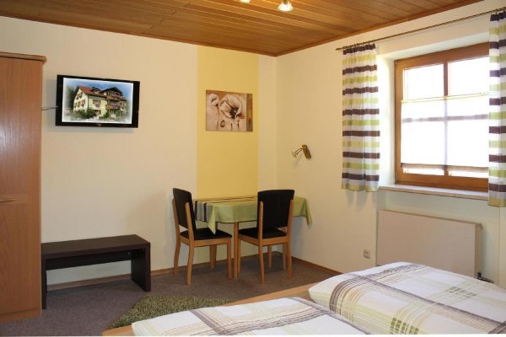 Gaeste-Haus Roesch Wiesent Bagian luar foto