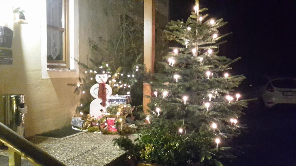 Gaeste-Haus Roesch Wiesent Bagian luar foto