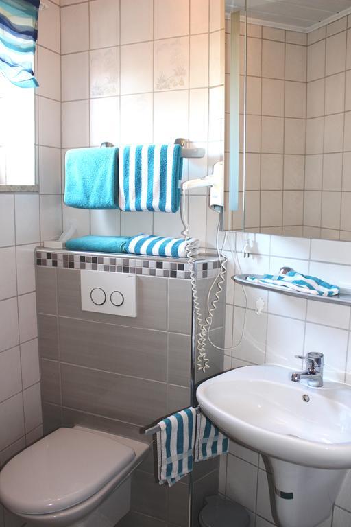 Gaeste-Haus Roesch Wiesent Bagian luar foto